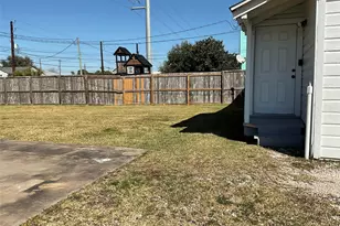 5728 Sylvia Dr, Galveston, TX 77551 - Photo 23