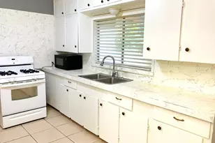 118 Poinsetta St, Lake Jackson, TX 77566 - Photo 7