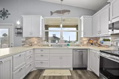 882 Townsend Drive, Crystal Beach, TX 77650 - Photo 11