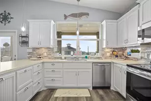 882 Townsend Dr, Crystal Beach, TX 77650 - Photo 11