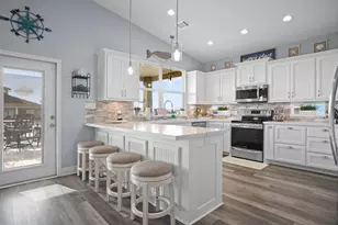 882 Townsend Dr, Crystal Beach, TX 77650 - Photo 7