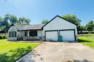 304 North St, Baytown, TX 77520 - Photo 3