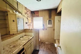 304 North St, Baytown, TX 77520 - Photo 17