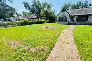 304 North St, Baytown, TX 77520 - Photo 5