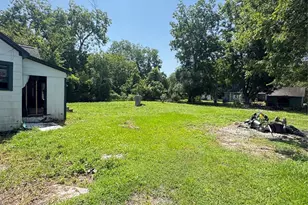 304 North St, Baytown, TX 77520 - Photo 23
