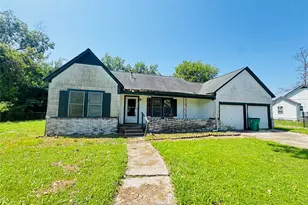 304 North St, Baytown, TX 77520 - Photo 9
