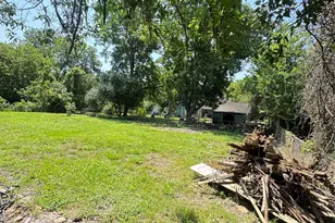 304 North St, Baytown, TX 77520 - Photo 25