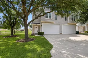155 Binnacle Ct, Willis, TX 77318 - Photo 3