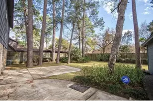 5715 Pinewood Springs Dr, Houston, TX 77066 - Photo 9