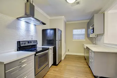 711 W 10th Street #A, Houston, TX 77008 - Photo 7