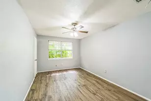 419 Pamela Dr, Baytown, TX 77521 - Photo 11