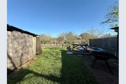 2527 Bastrop Street, Angleton, TX 77515 - Photo 23