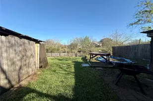 2527 Bastrop St, Angleton, TX 77515 - Photo 23