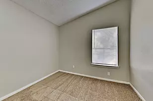 3215 Boynton Dr, Houston, TX 77045 - Photo 9