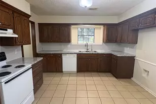 118 Spanish Moss Ln, Lake Jackson, TX 77566 - Photo 7