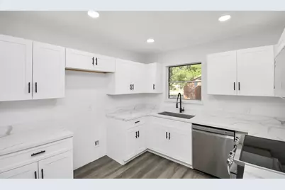 7022 Castleview Lane, Houston, TX 77489 - Photo 7