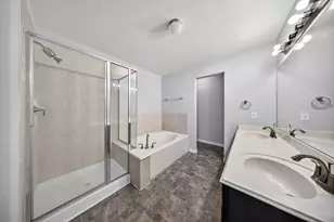 11515 Champions Green Dr, Houston, TX 77066 - Photo 13