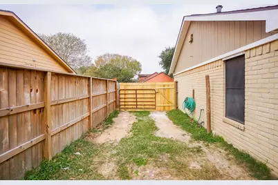 2711 Pheasant Creek Drive, Sugar Land, TX 77498 - Photo 27