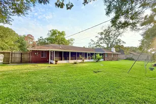204 Hillcrest Dr, Alvin, TX 77511 - Photo 3