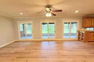 204 Hillcrest Dr, Alvin, TX 77511 - Photo 11