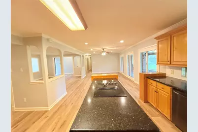 204 Hillcrest Drive, Alvin, TX 77511 - Photo 5