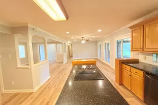 204 Hillcrest Dr, Alvin, TX 77511 - Photo 5