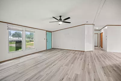 204 E Fayette Street, Ellinger, TX 78938 - Photo 3