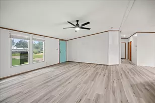 204 E Fayette St, Ellinger, TX 78938 - Photo 3