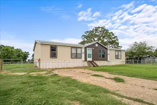 204 E Fayette St, Ellinger, TX 78938 - Photo 1