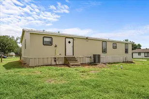 204 E Fayette St, Ellinger, TX 78938 - Photo 13