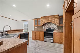 204 E Fayette St, Ellinger, TX 78938 - Photo 5
