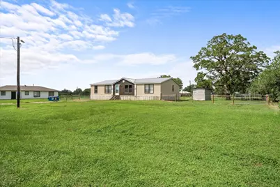 204 E Fayette Street, Ellinger, TX 78938 - Photo 15