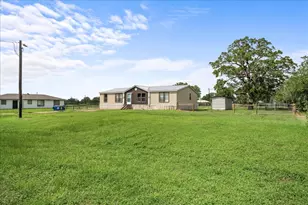 204 E Fayette St, Ellinger, TX 78938 - Photo 15