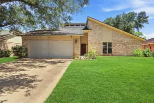 105 Perth St, Victoria, TX 77904 - Photo 1