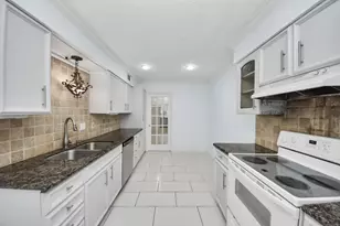 832 Wax Myrtle Ln, Houston, TX 77079 - Photo 7