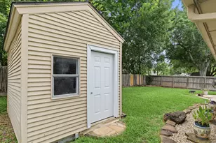 2022 Arcadia Dr, Sugar Land, TX 77498 - Photo 29