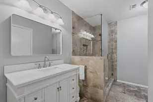 2022 Arcadia Dr, Sugar Land, TX 77498 - Photo 17