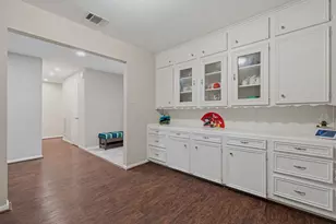 2022 Arcadia Dr, Sugar Land, TX 77498 - Photo 5