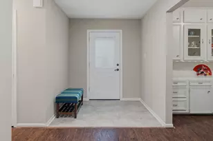 2022 Arcadia Dr, Sugar Land, TX 77498 - Photo 3