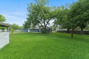 2627 Bayou Ave, Baytown, TX 77520 - Photo 31