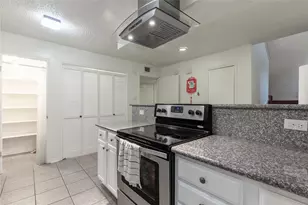 9226 Westwood Village Dr, Houston, TX 77036 - Photo 11