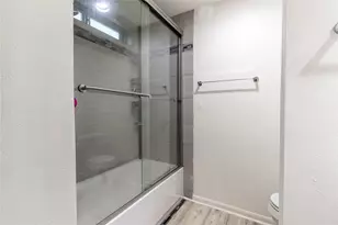 9226 Westwood Village Dr, Houston, TX 77036 - Photo 23
