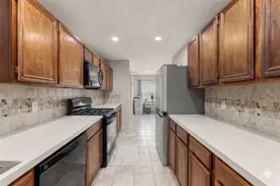8227 Squires Pl Dr, Houston, TX 77083 - Photo 13