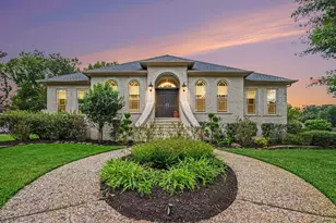 501 Providence Dr, Friendswood, TX 77546 - Photo 1