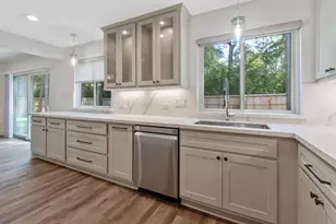 12 Edgewood Forest Ct, The Woodlands, TX 77381 - Photo 15
