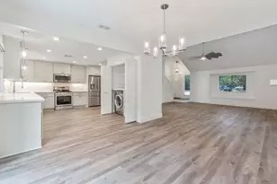 12 Edgewood Forest Ct, The Woodlands, TX 77381 - Photo 11