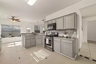 16315 April Ridge Dr, Houston, TX 77083 - Photo 15