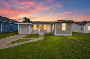 121 Lake Rd, La Marque, TX 77568 - Photo 1