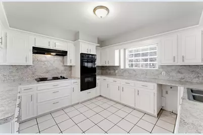 18 Panorama Drive, Conroe, TX 77304 - Photo 9