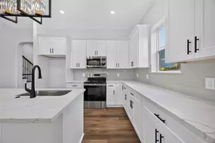 8215 Gladstone St, Houston, TX 77051 - Photo 9